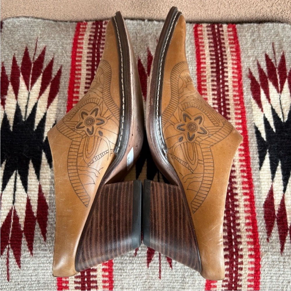 Stetson: Camel Embossed Leather Western Mule: Size 10 - Picture 7 of 9